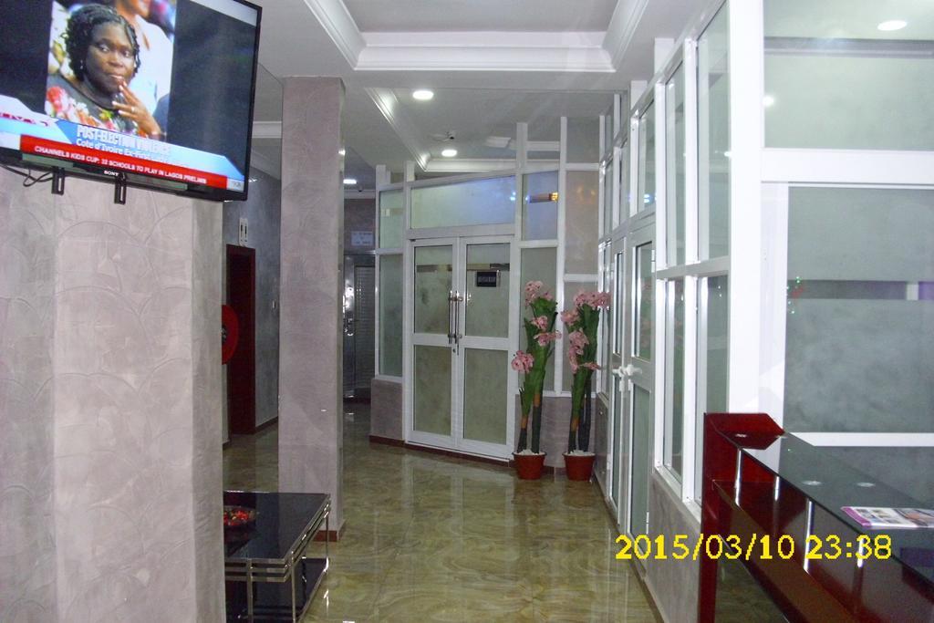 Grand Venice Transit Apartments Лаґос Екстер'єр фото