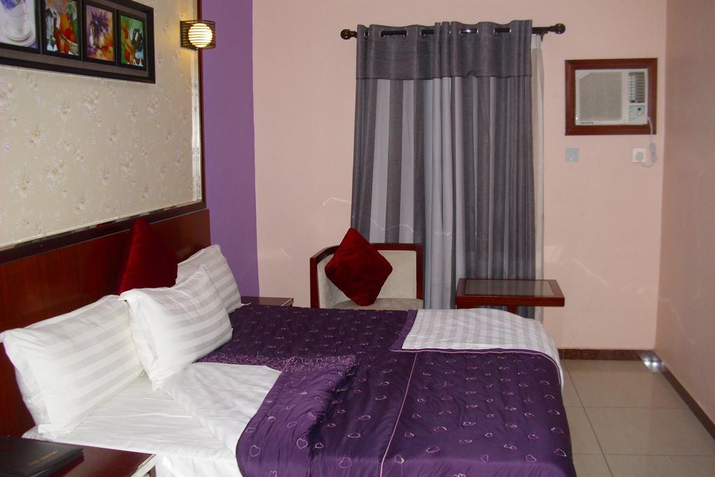 Grand Venice Transit Apartments Лаґос Номер фото