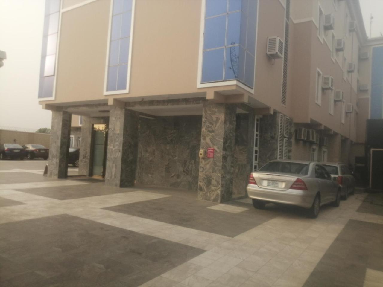 Grand Venice Transit Apartments Лаґос Екстер'єр фото