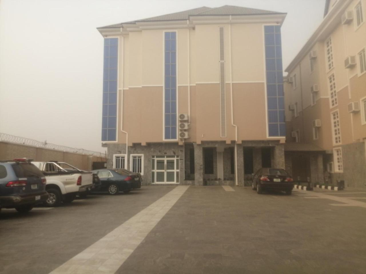 Grand Venice Transit Apartments Лаґос Екстер'єр фото