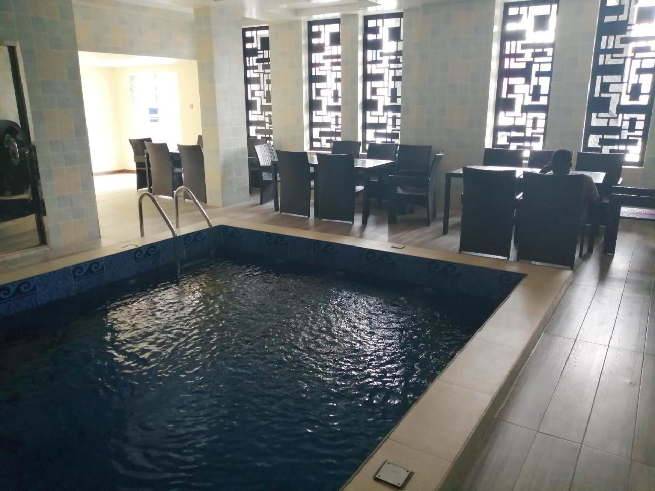 Grand Venice Transit Apartments Лаґос Екстер'єр фото